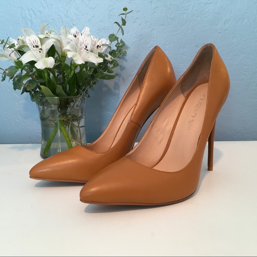 House NO.3028 Tan Pump Heels